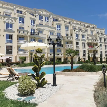 Amber Drop With A Pool Apartment