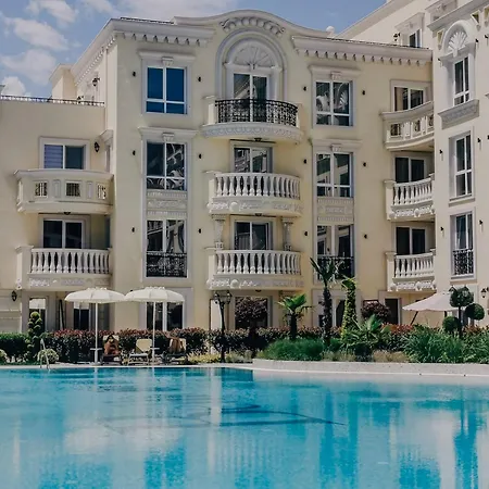 Amber Drop With A Pool Apartment
